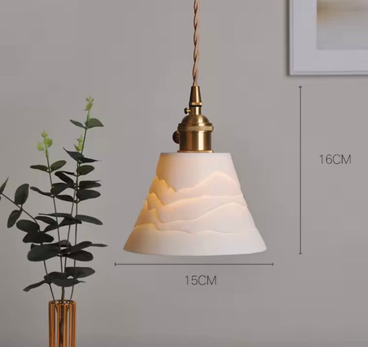 Suspension Montagne — Céramique Sculptée Laiton